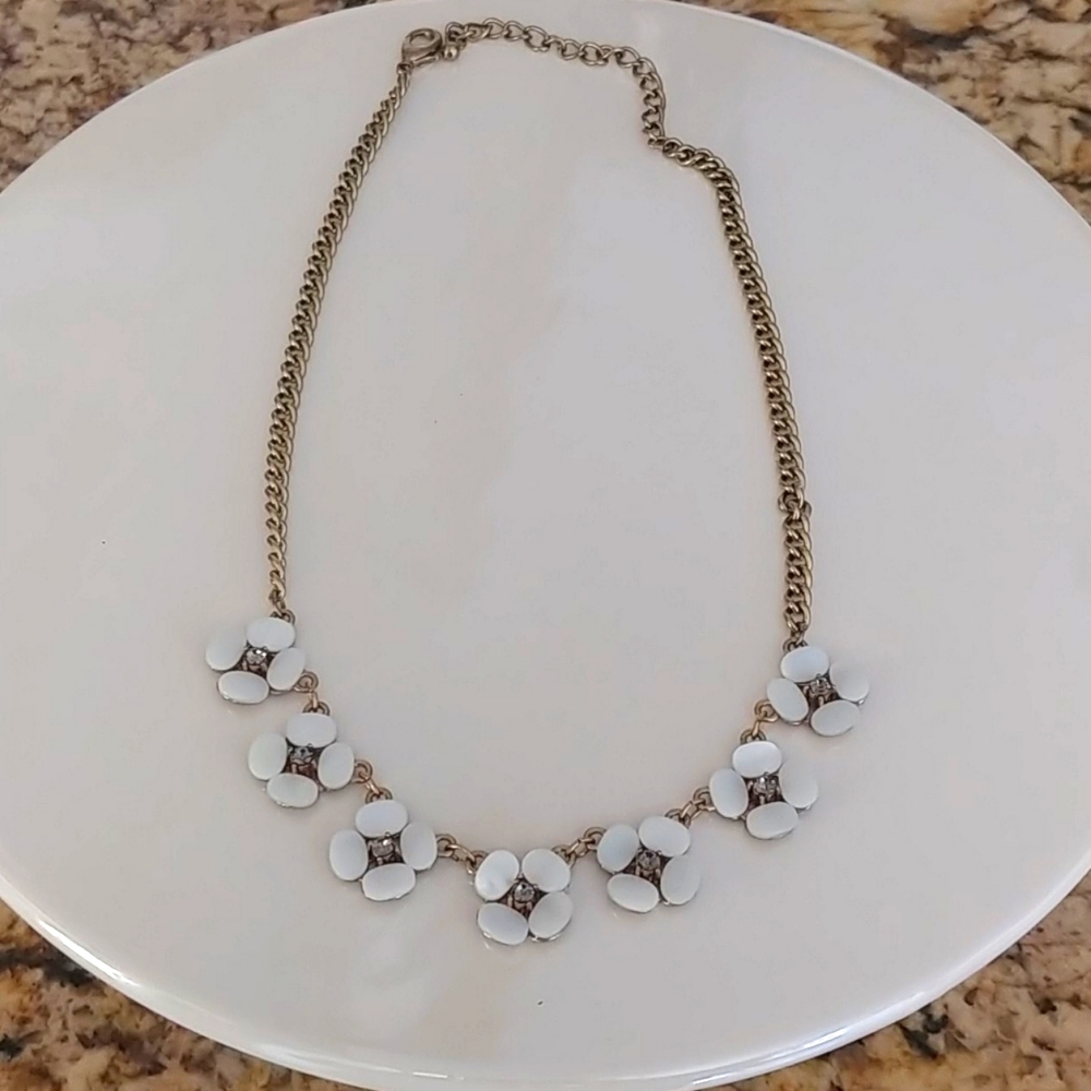 CHARMING CHARLIE metal white flower necklace